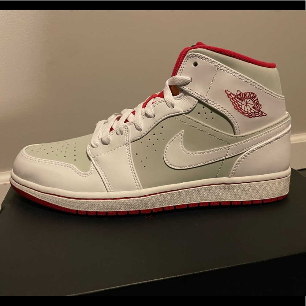 AIR JORDAN 1 MID 'HARE' SNEAKER